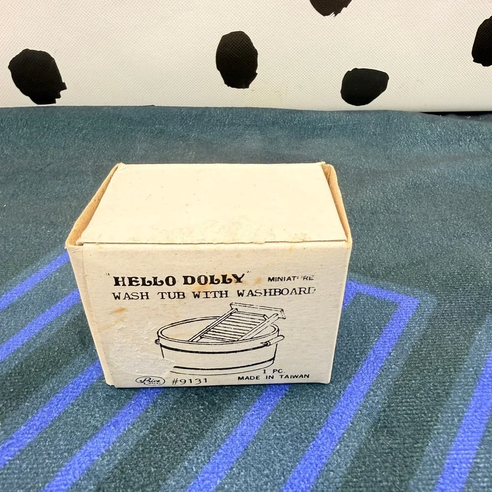 Hello Dolly Wash Tub With Washboard Miniature Brown Wood 9131